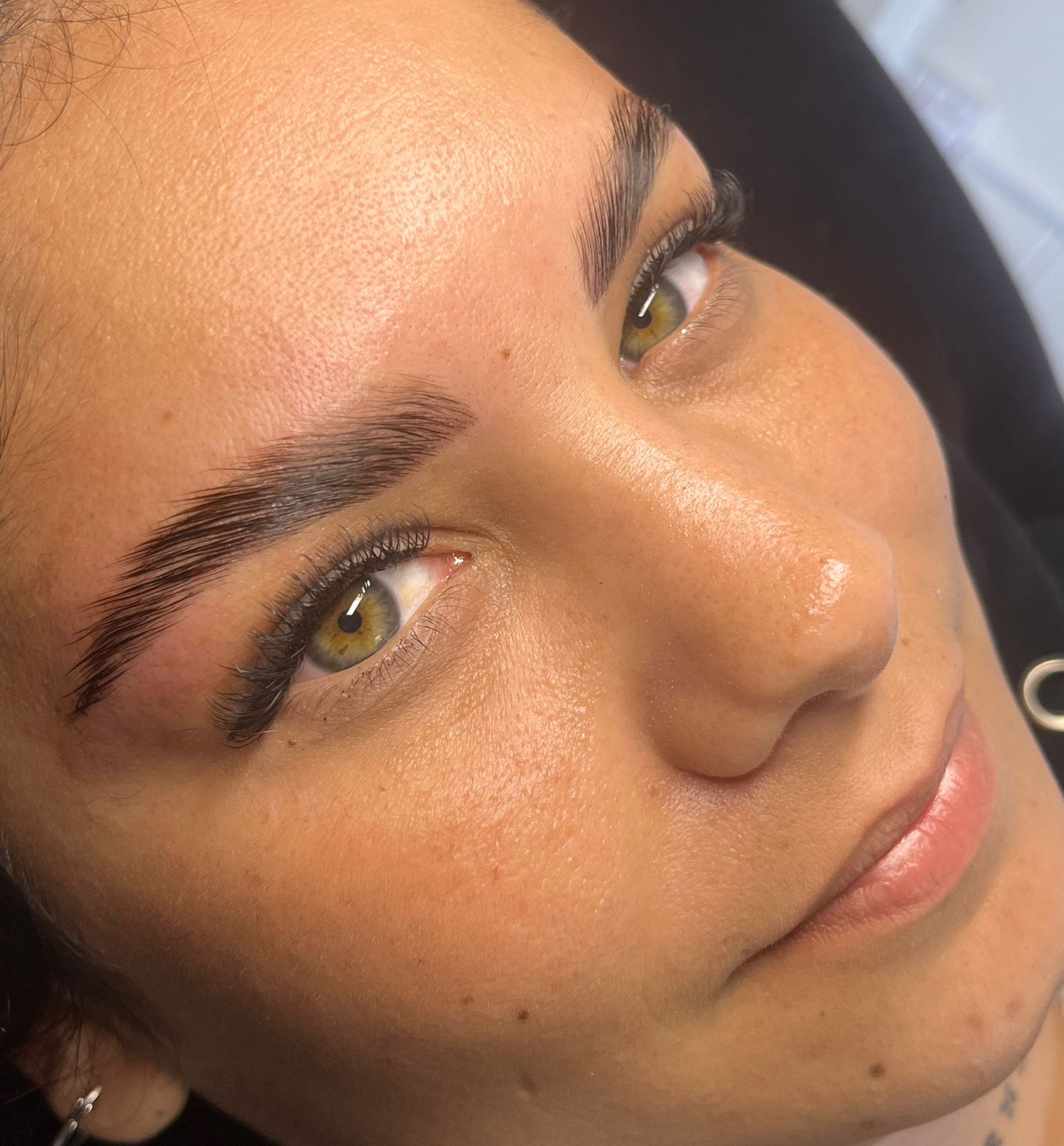 Expresiones de pestañas + laminado de cejas + henna